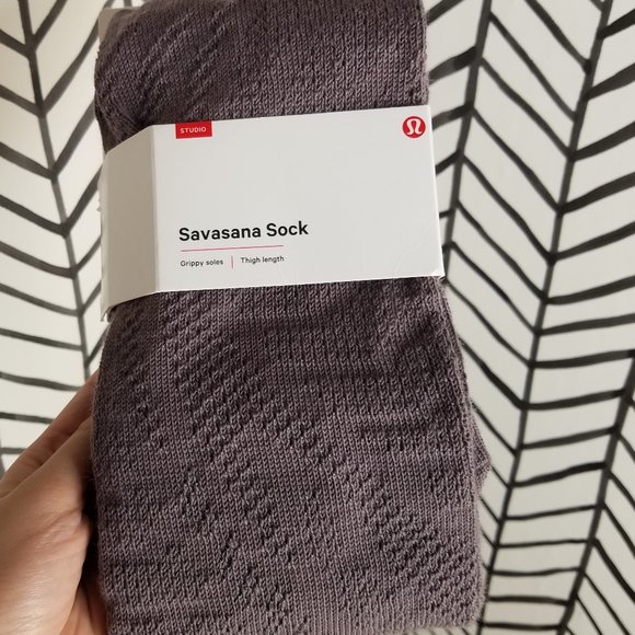 NWT lululemon savasana socks frosted mulberry - Picture 5 of 10